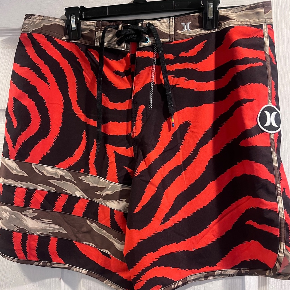 NWOT Hurley Dark Orange & Black Hybrid Shorts with Bold Pattern & Camo Contrast